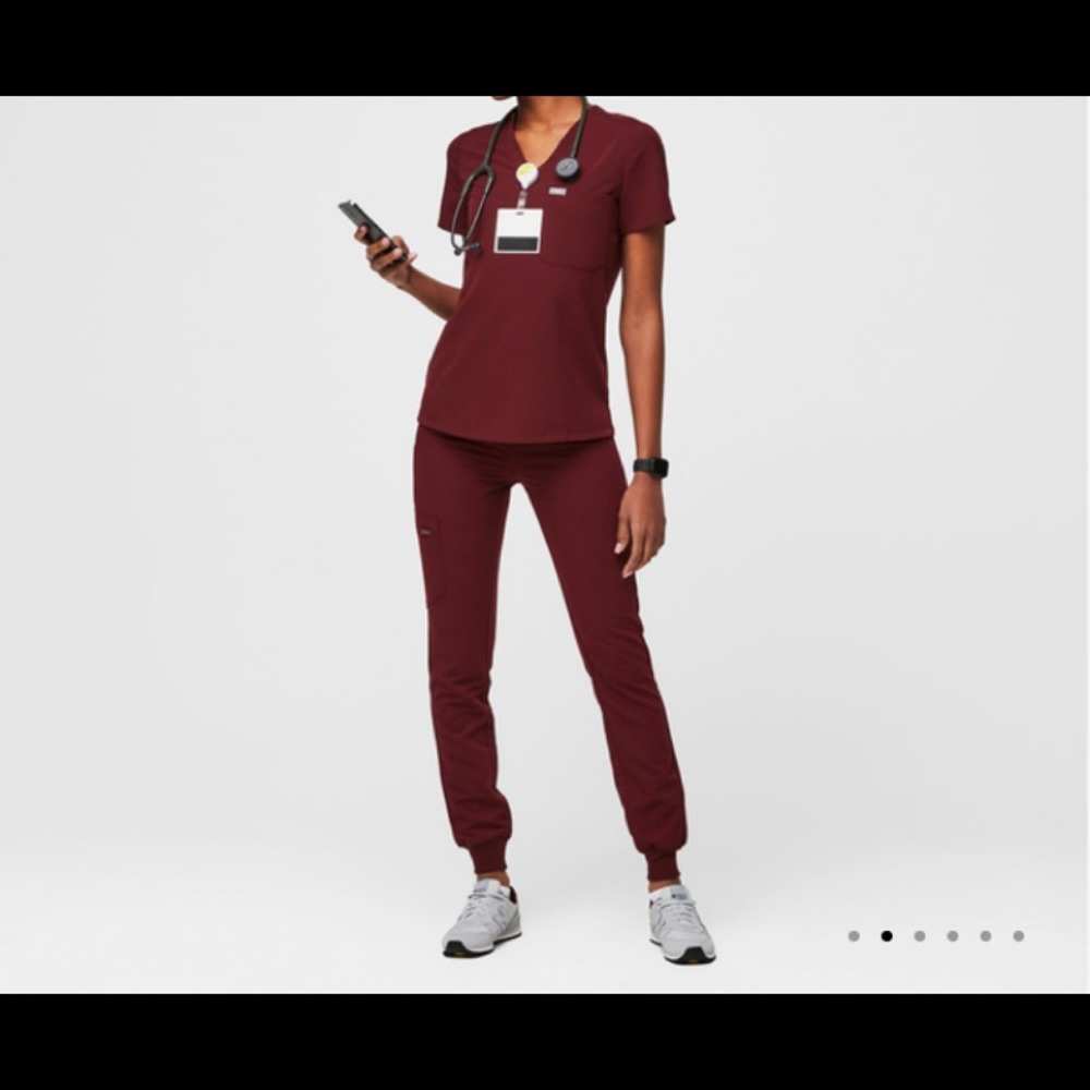 FIGS Women's Scrub Set in Burgundy